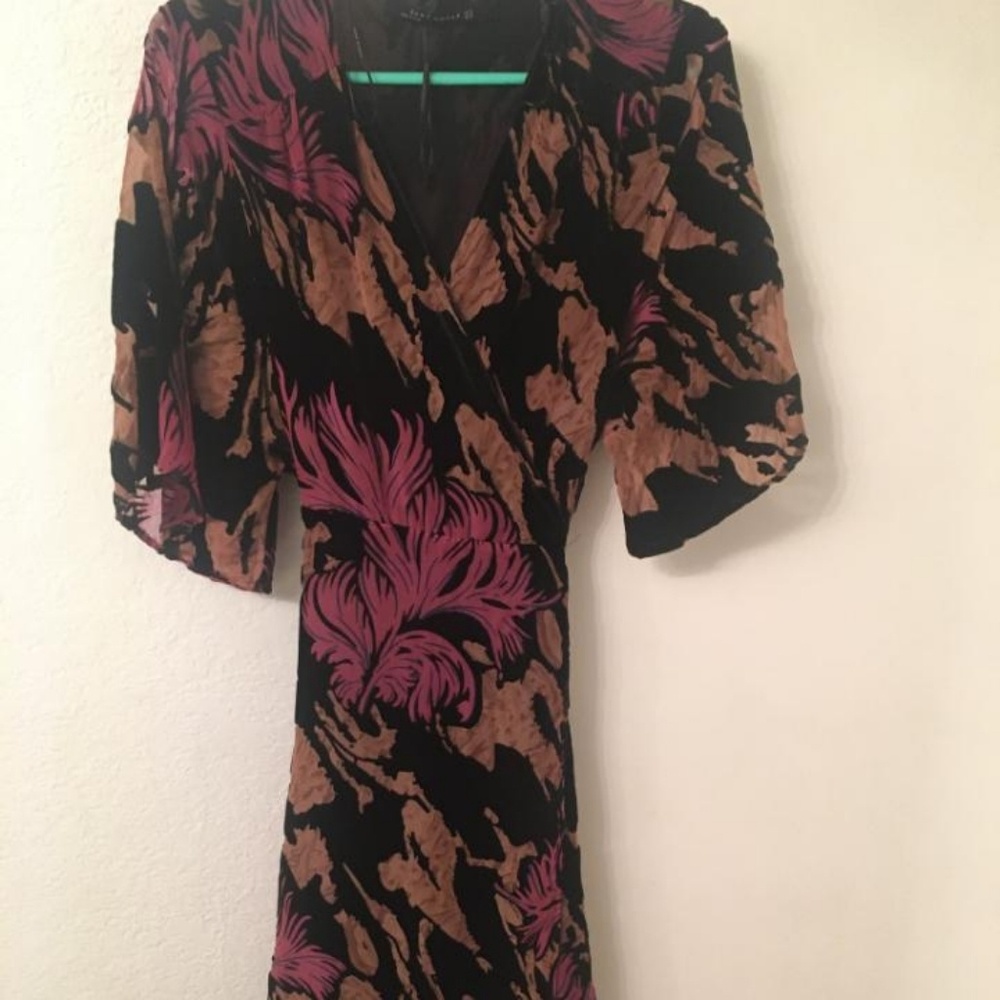 Beautiful Dress 43 inches front part of dress the